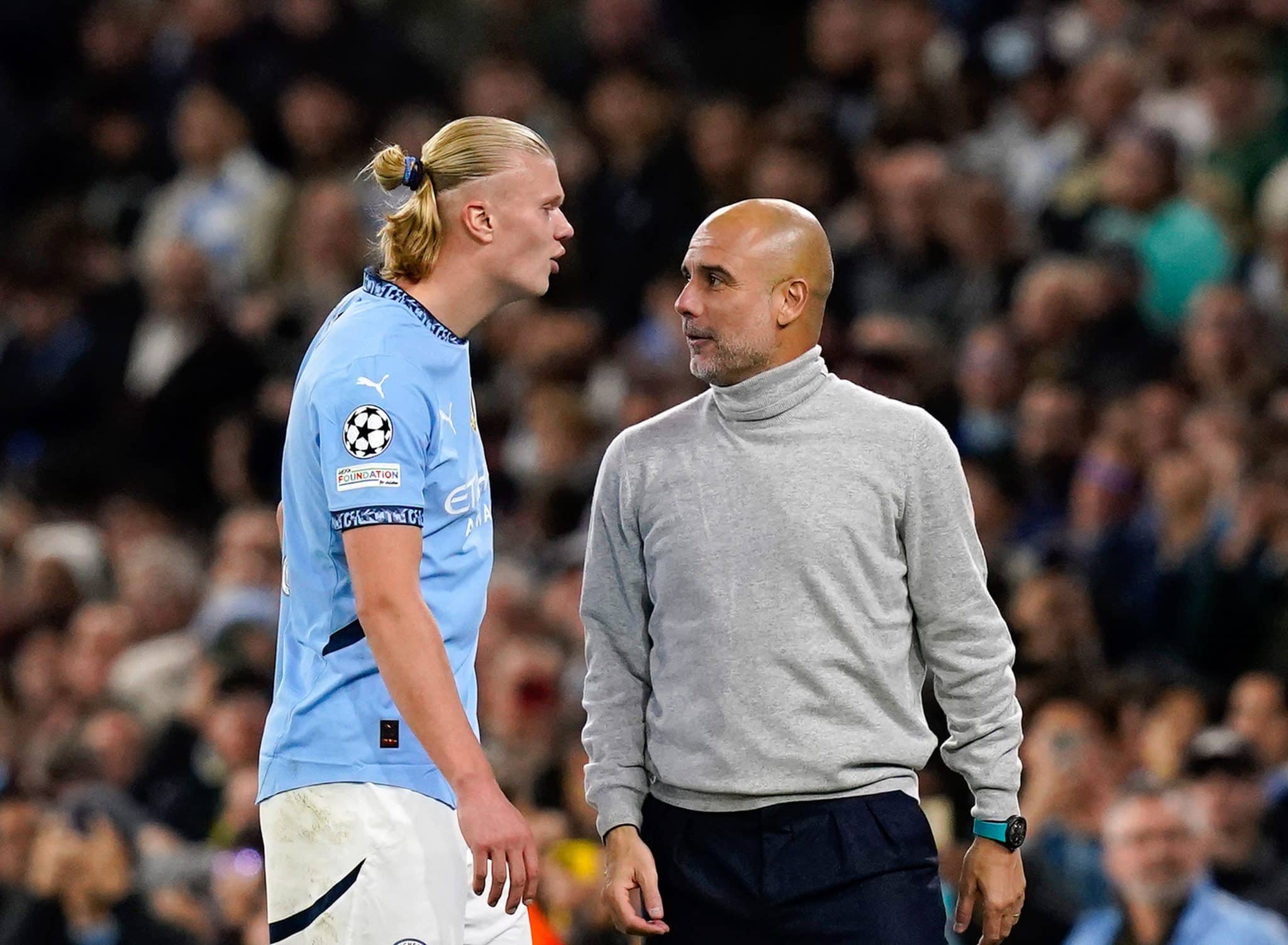 Pep Guardiola e Haaland em jogo do Manchester City na temporada 2024/25. Foto: Icon Sport