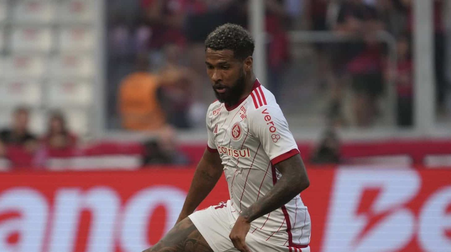 Wesley exalta bom momento do Internacional na temporada, e afirma que oscila&ccedil;&atilde;o h&aacute; tr&ecirc;s meses era algo natural