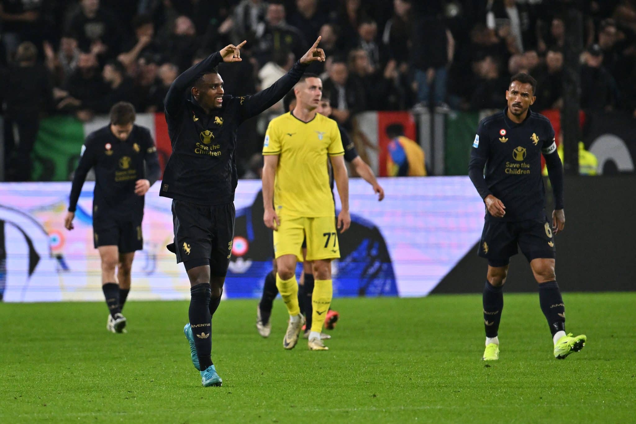 Juan Cabal comemora gol da Juventus sobre a Lazio
