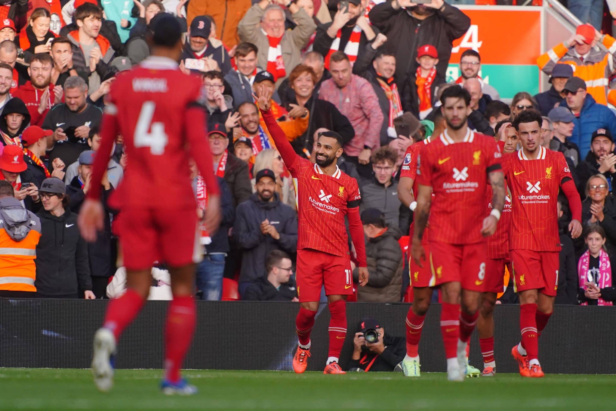 Salah comemora mais um gol marcado diante dos Big Six, em nova vit&oacute;ria do Liverpool na Premier League
