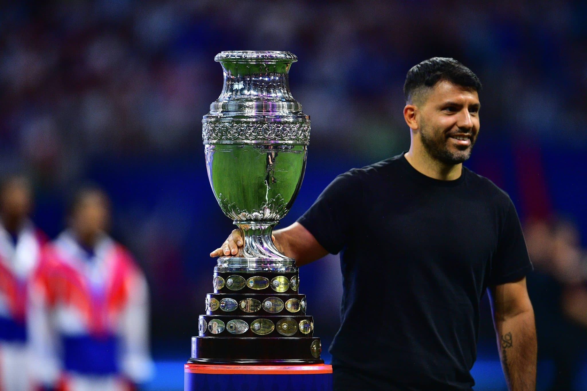 Aguero precisou se aposentar dos gramados ap&oacute;s diagn&oacute;stico de arritmia card&iacute;aca