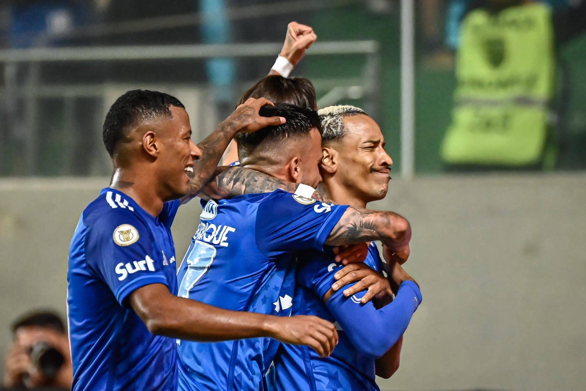 Matheus Pereira celebra gol marcado pelo Cruzeiro na Copa Sul-Americana