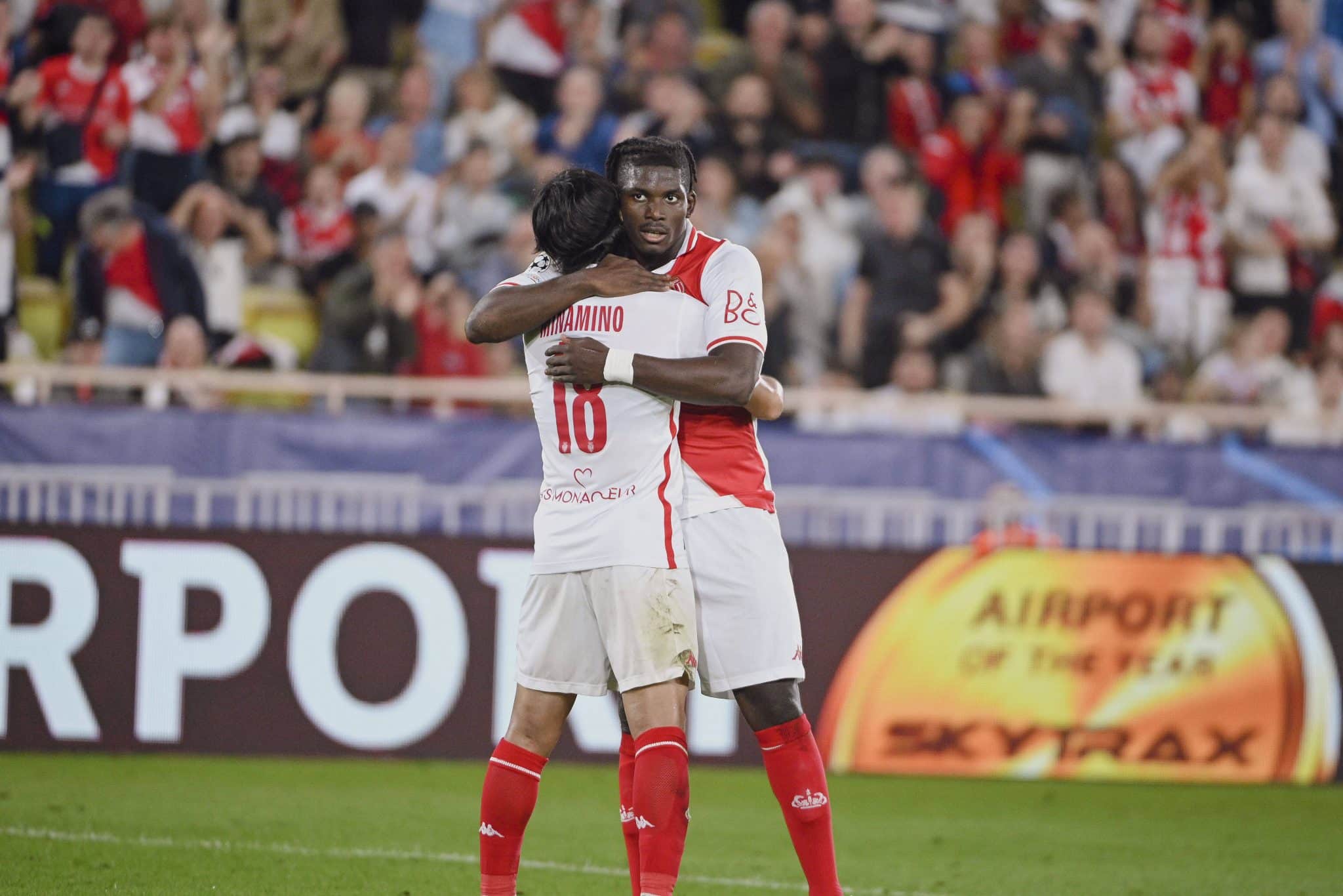 Minamino comemora seu segundo gol no jogo, em goleada do M&ocirc;naco na Champions League