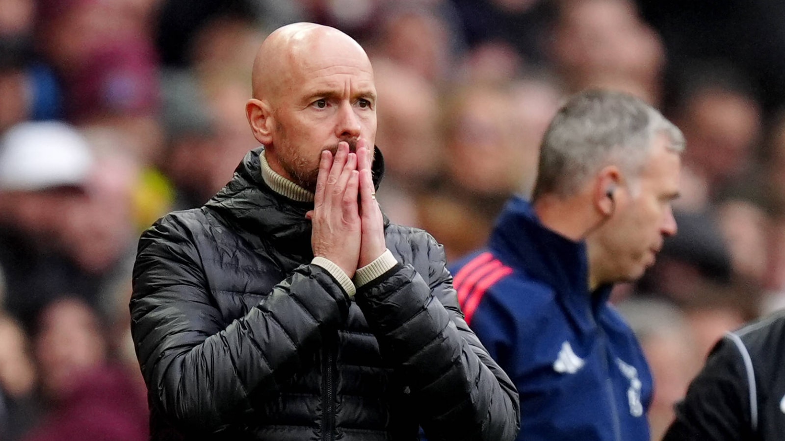 Zagueiro mostra insatisfa&ccedil;&atilde;o por especula&ccedil;&otilde;es sobre Ten Hag: &lsquo;Afeta os jogadores&rsquo;