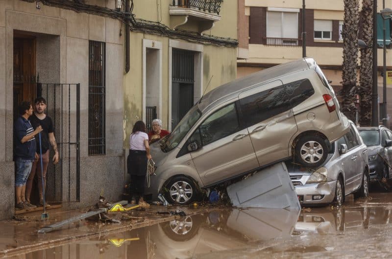 Valencia pede adiamento de jogo com o Real Madrid por tragédia climática; veja fotos