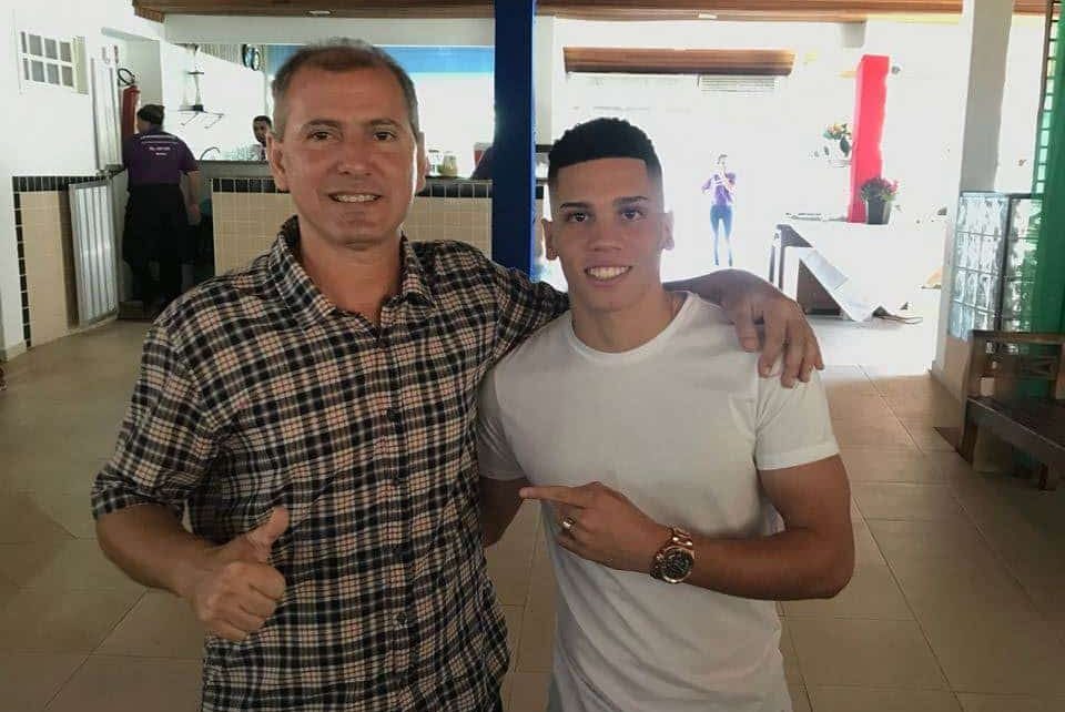 Bernardo e Paulinho na despedida do atacante para jogar no Bayer Leverkusen