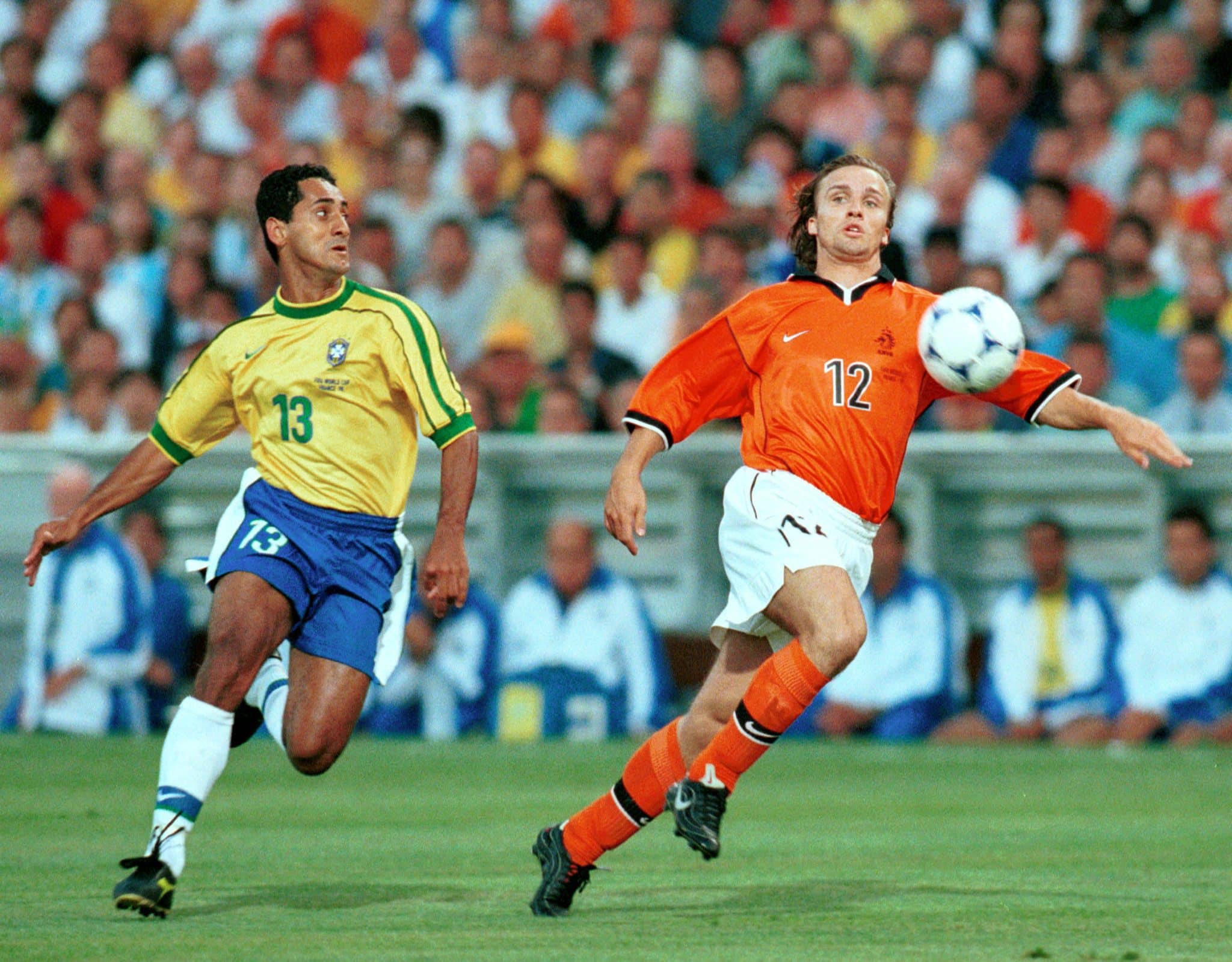 Coube a Z&eacute; Carlos a miss&atilde;o de substituir Cafu na semifinal da Copa do Mundo de 1998 na Fran&ccedil;a