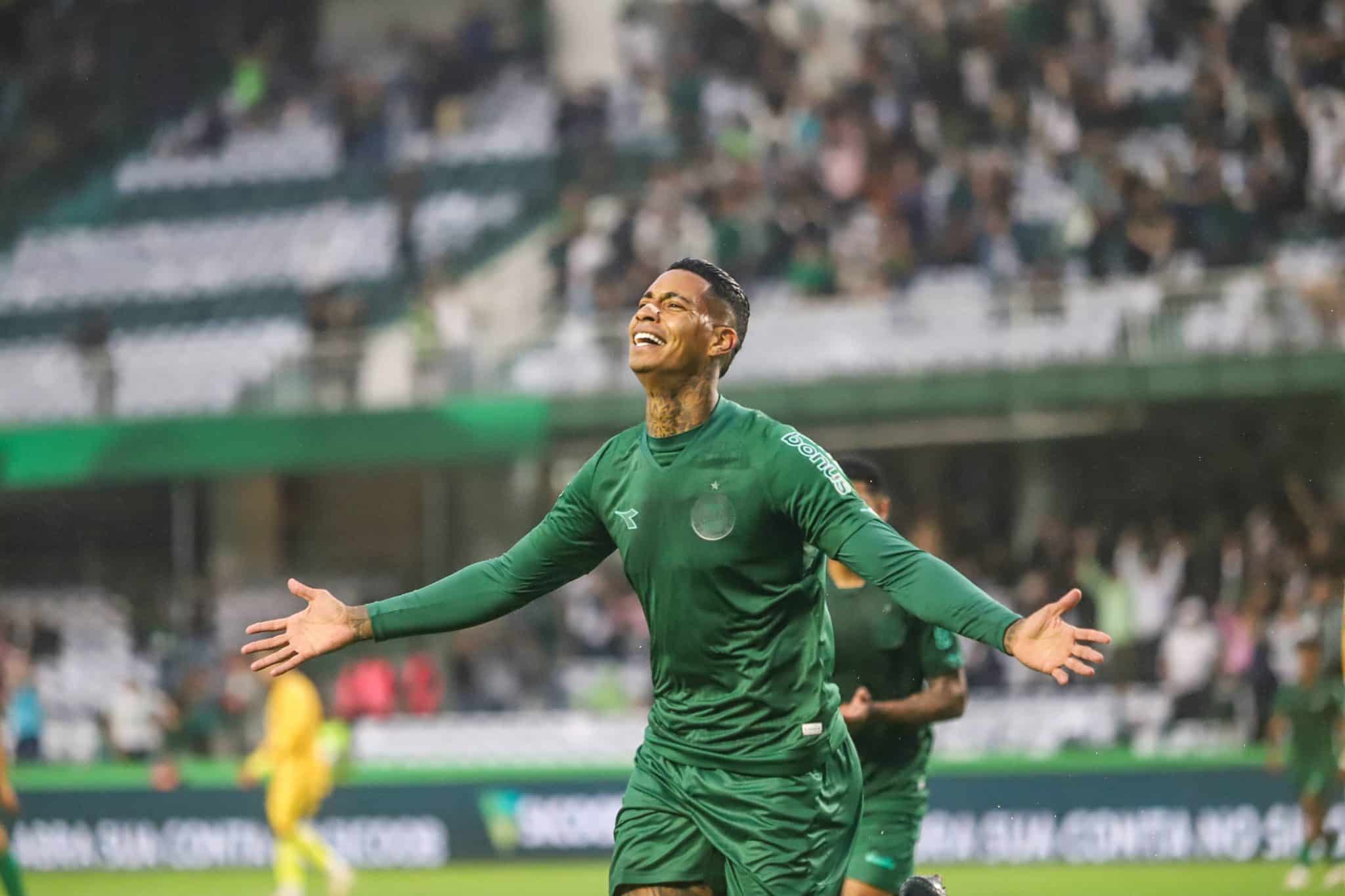 Como em um filme, Alef Manga volta aos gramados com gol ap&oacute;s suspens&atilde;o por apostas