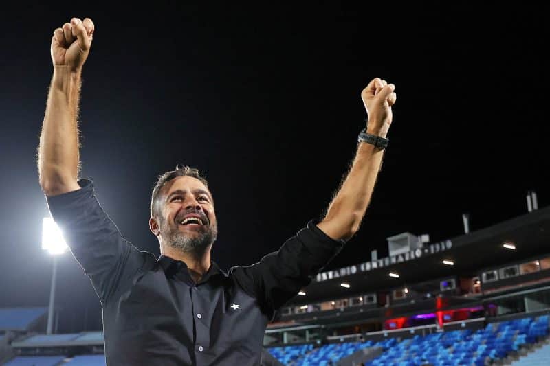 ‘Vale a pena’: Artur Jorge se emociona com final pelo Botafogo e reflete sobre saída da Europa