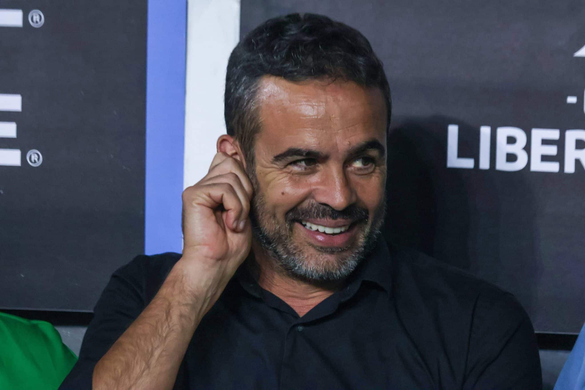 Poupar ou n&atilde;o? Artur Jorge diz que Botafogo ir&aacute; &lsquo;com todas as armas&rsquo; contra o Pe&ntilde;arol