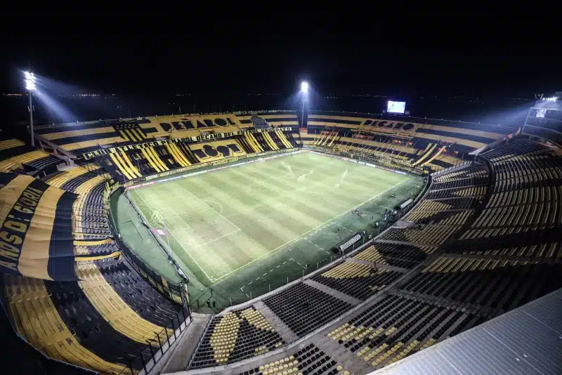 Conmebol altera local de Peñarol x Botafogo para permitir torcida dos dois times