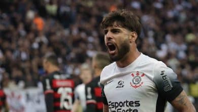 Corinthians n&atilde;o reage com um a mais, mas agora tem um campeonato a menos para n&atilde;o cair