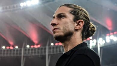 Filipe Lu&iacute;s conseguiu em um jogo algo que Tite tentou por 70 no Flamengo