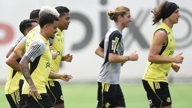 Filipe Lu&iacute;s soluciona dores de cabe&ccedil;a no Flamengo pegando caminho que j&aacute; esperava