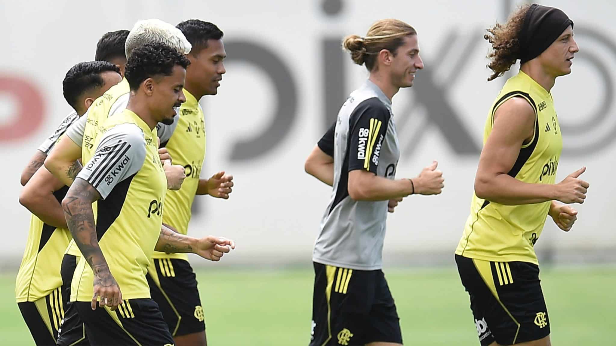 Filipe Lu&iacute;s soluciona dores de cabe&ccedil;a no Flamengo pegando caminho que j&aacute; esperava
