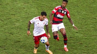 Pap&eacute;is se invertem e Flamengo lamenta atraso em jogo contra o Internacional