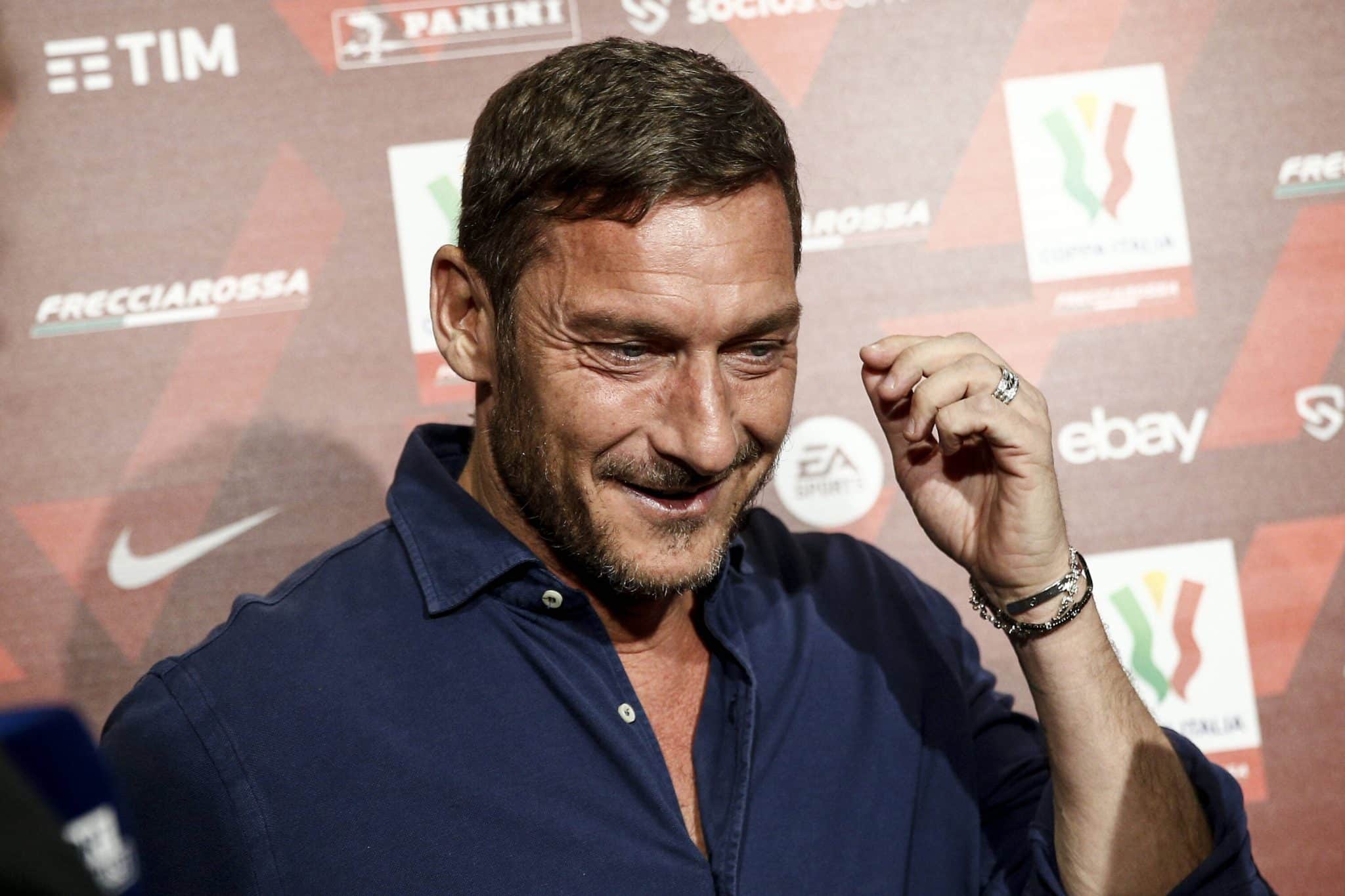 Totti revela convites de clubes e cogita volta ao futebol: &lsquo;Estaria pronto&rsquo;