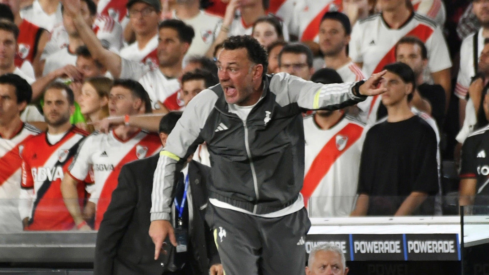 &lsquo;Vivemos de trabalho e sonho&rsquo;: em duas finais, Milito transforma Atl&eacute;tico-MG em meses
