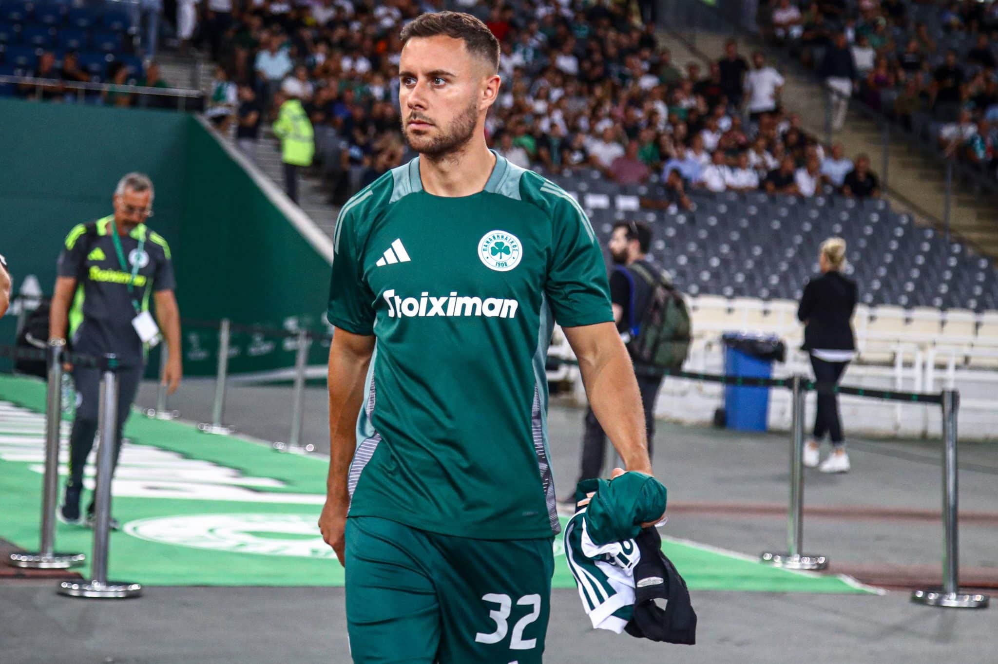 George Baldock defendia o Panathinaikos