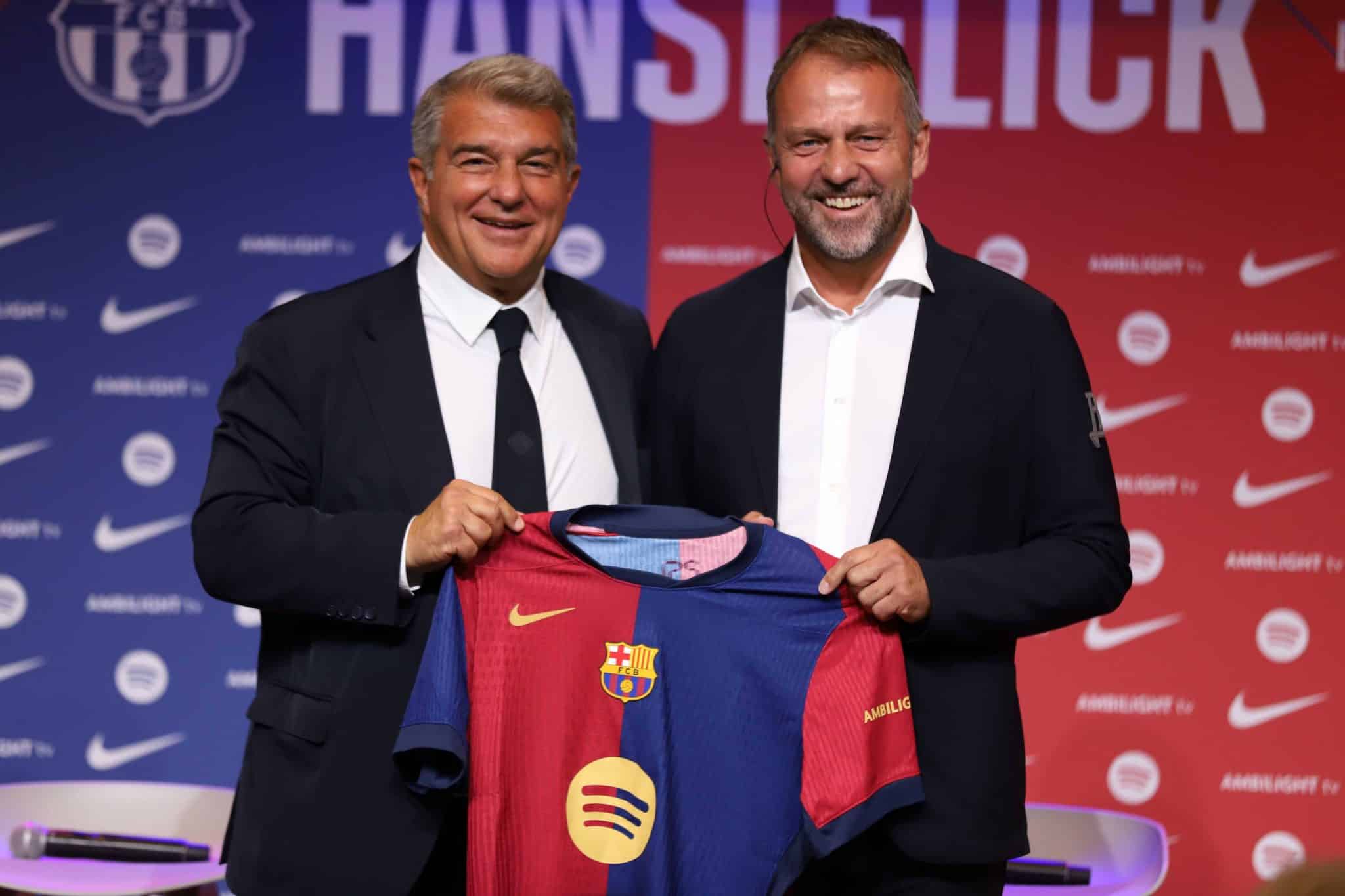Presidente do Barcelona rasga elogios e detalha como Hansi Flick &lsquo;revolucionou&rsquo; o clube