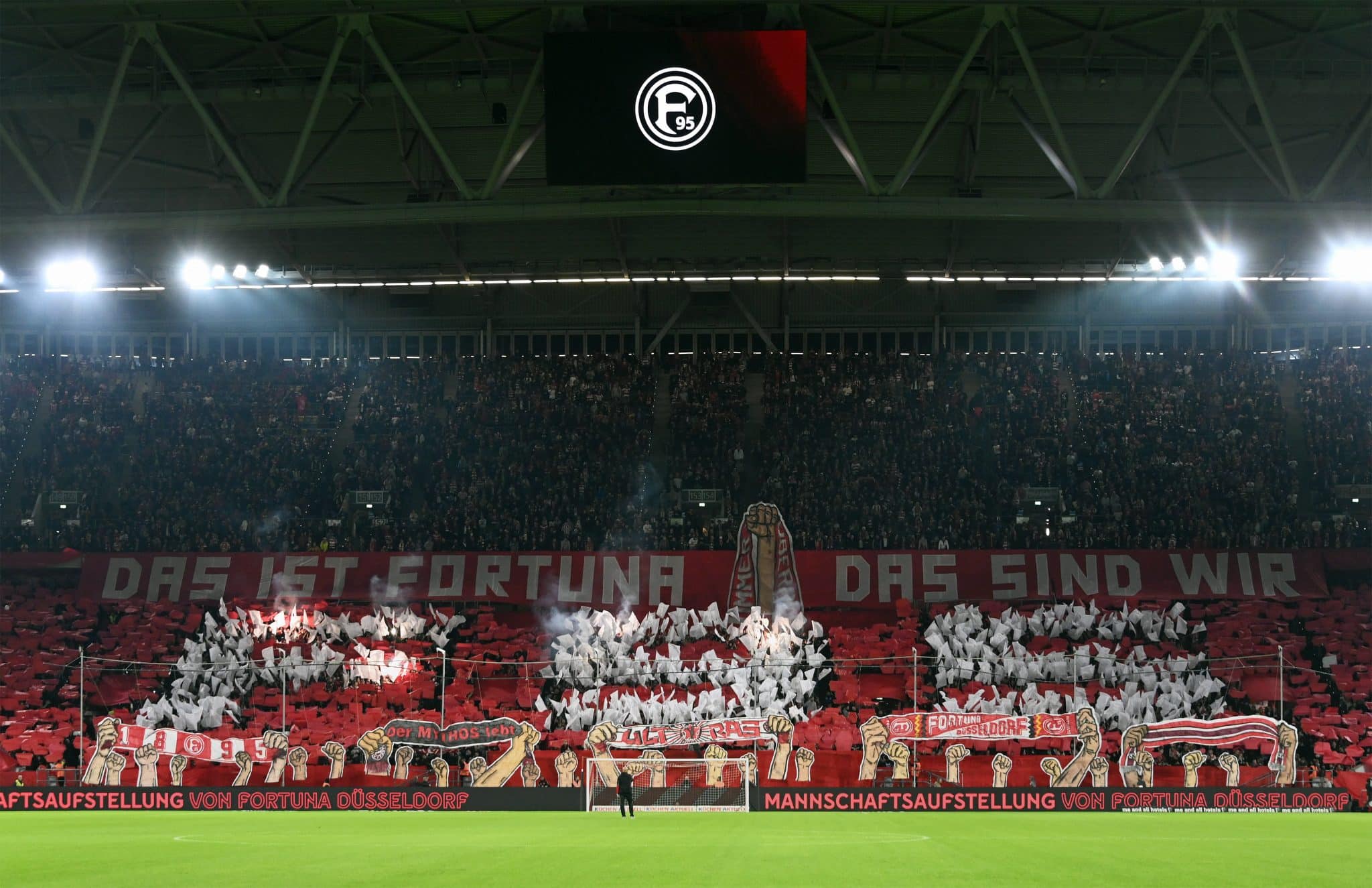 Foto: (Imago) - Torcida do Fortuna D&uuml;sseldorf