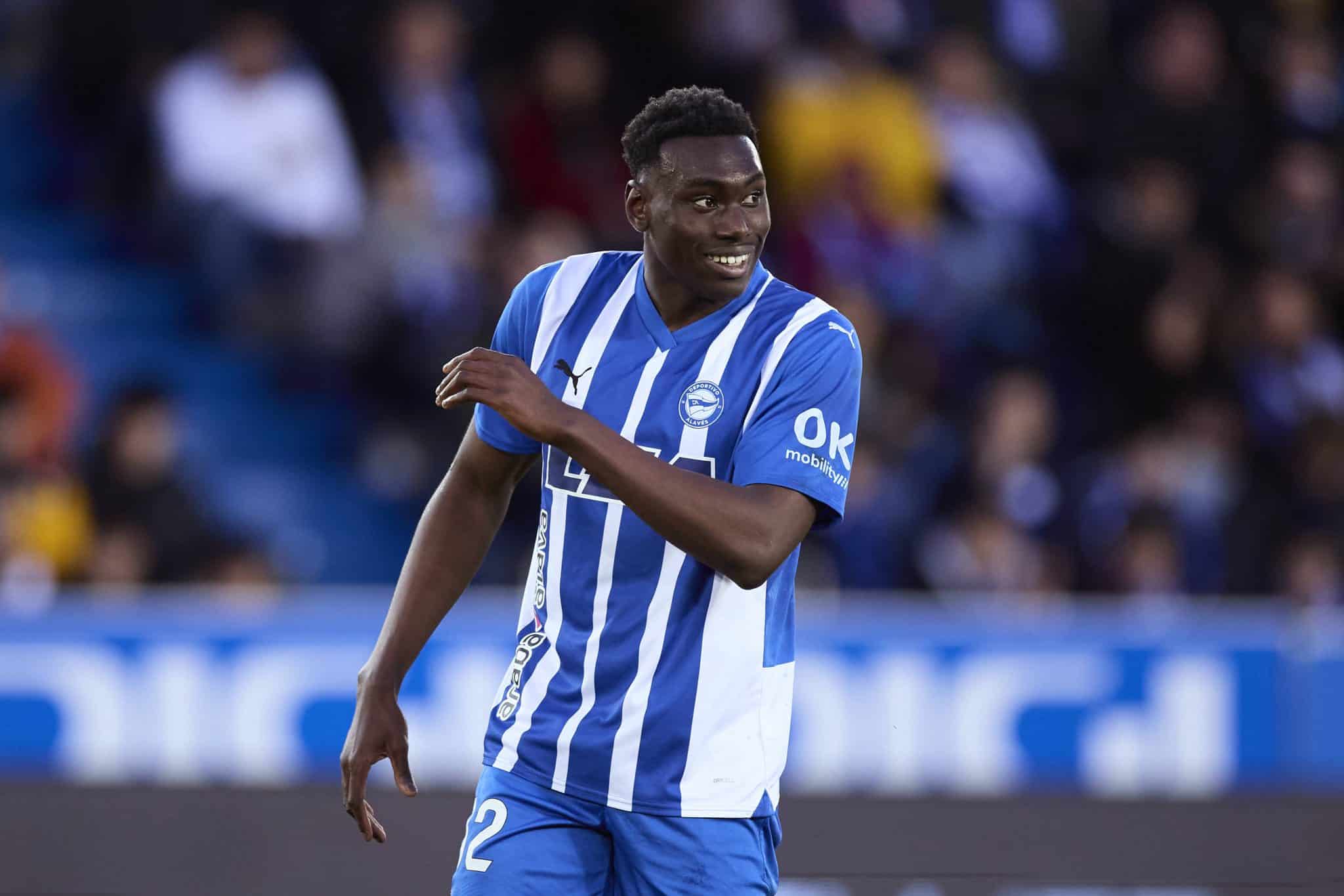 Foto: (Imago) - Samu Omorodion pelo Alav&eacute;s