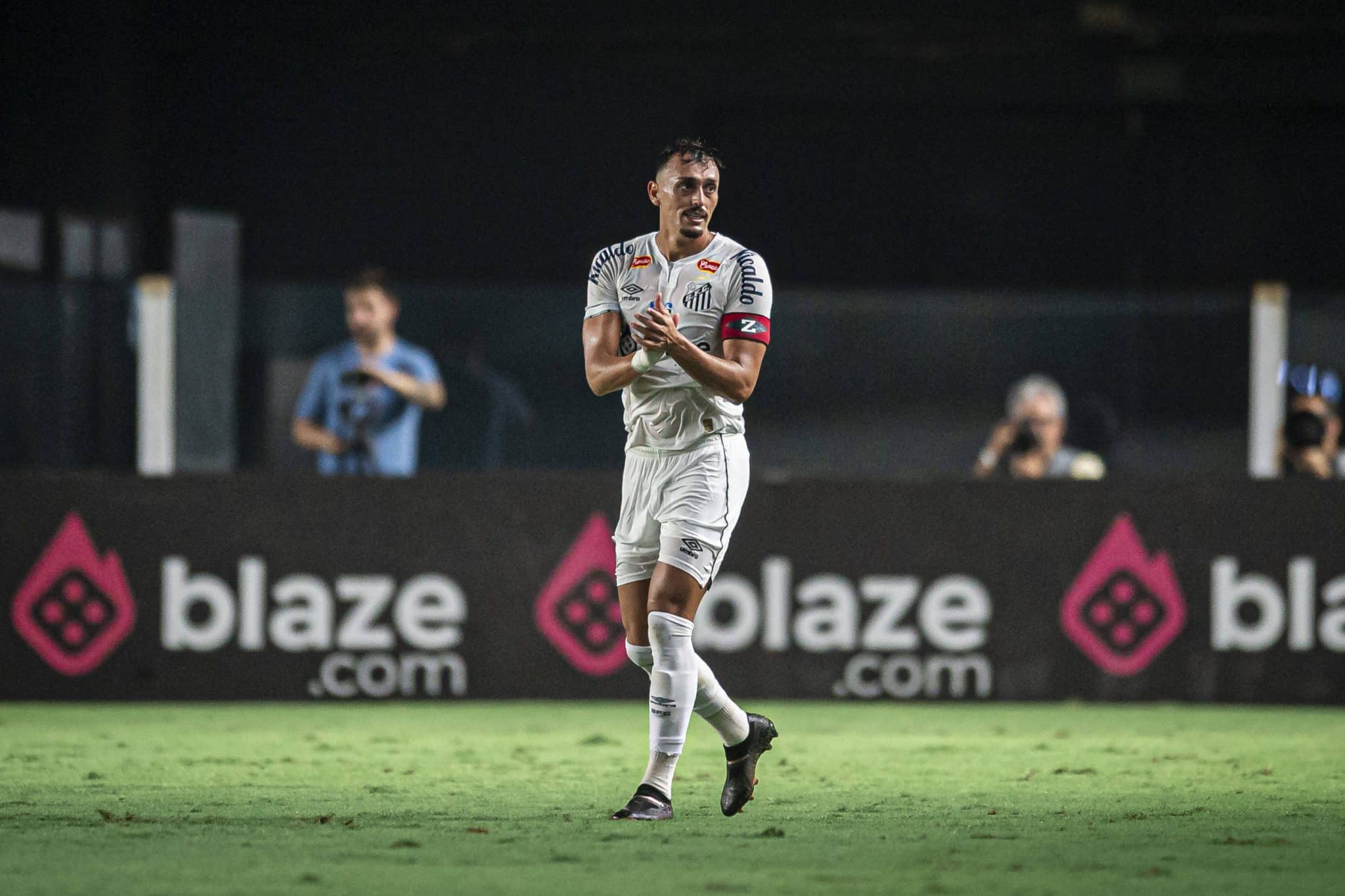 Santos faz o dever de casa e se aproxima do retorno &agrave; elite do futebol brasileiro