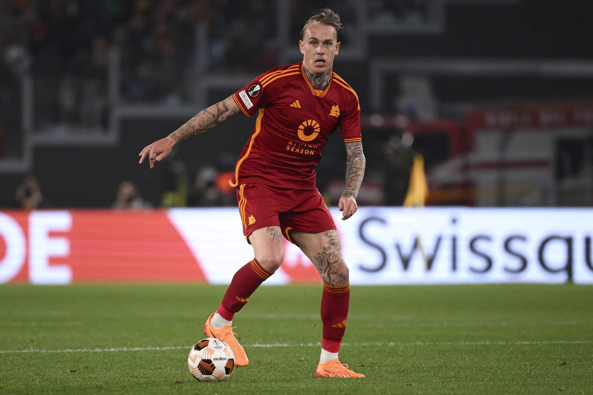 Karsdorp em a&ccedil;&atilde;o pela Roma no Est&aacute;dio Ol&iacute;mpico