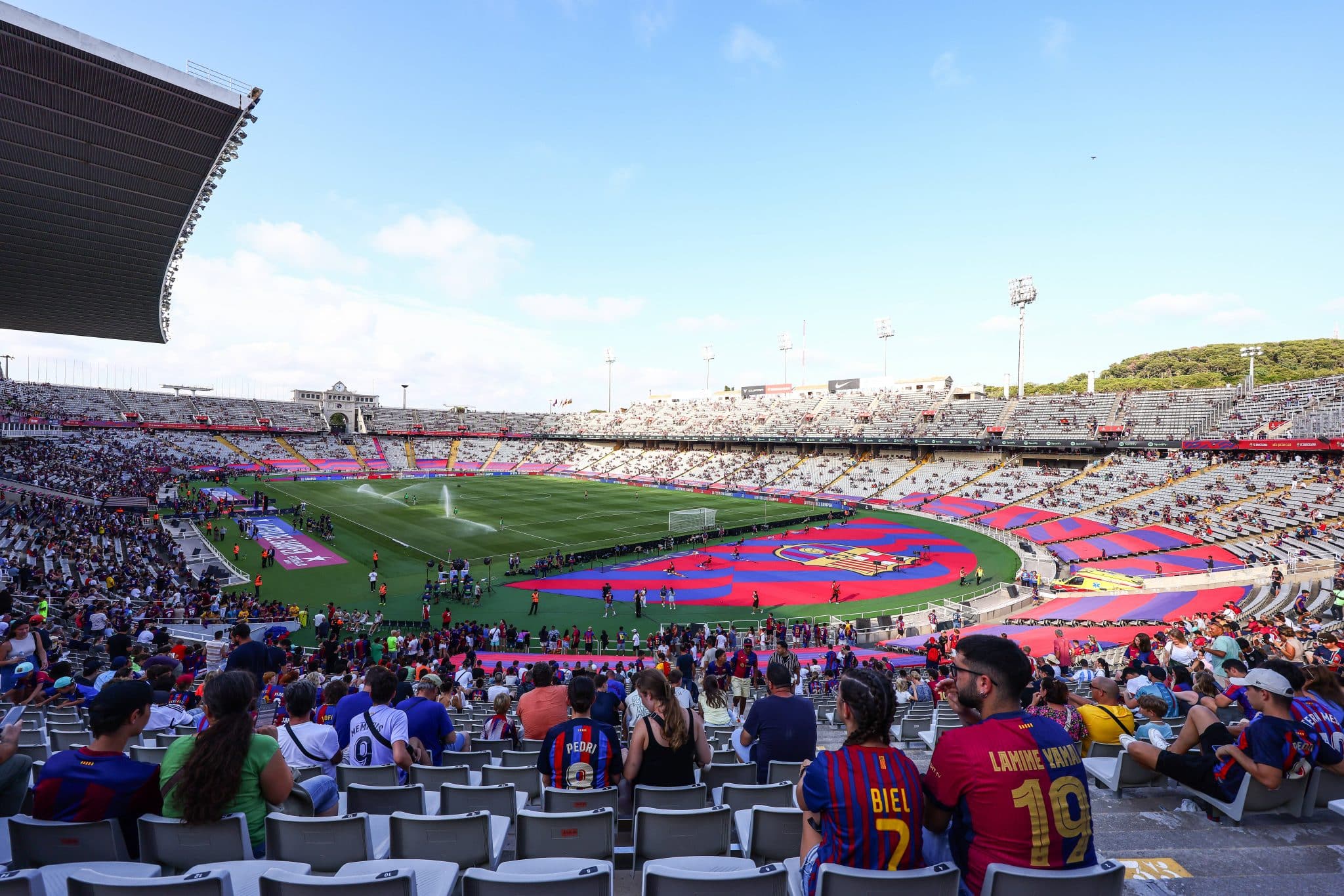 Foto: (Imago) - O Est&aacute;dio Ol&iacute;mpico Llu&iacute;s Companys tem sido a casa tempor&aacute;ria do Barcelona