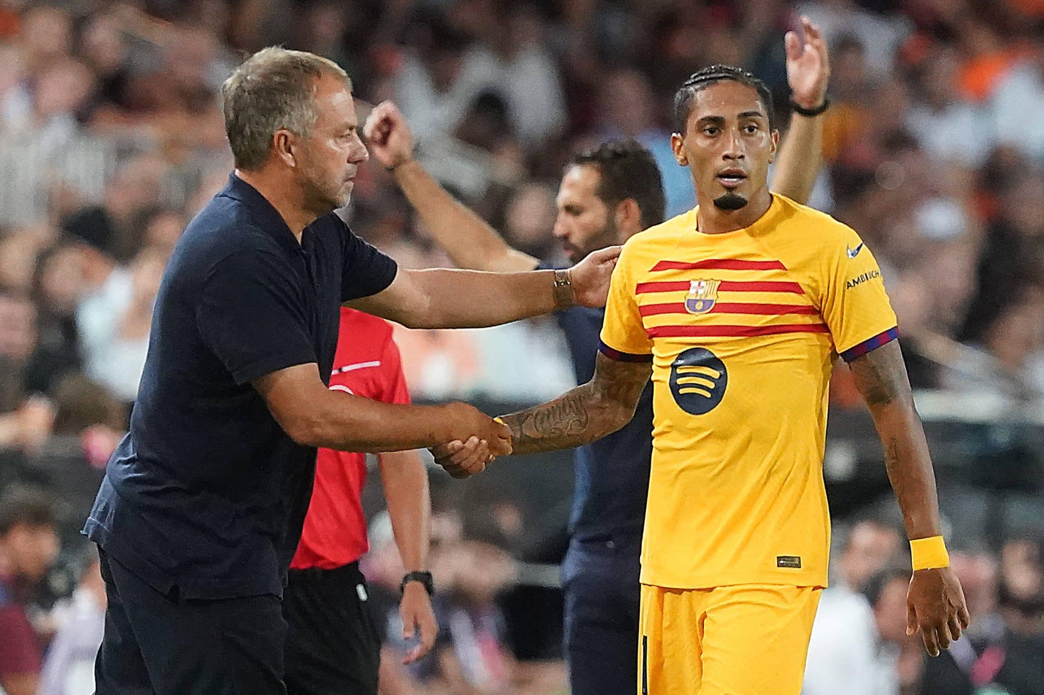 Foto: (Imago) - Hansi Flick e Raphinha pelo Barcelona