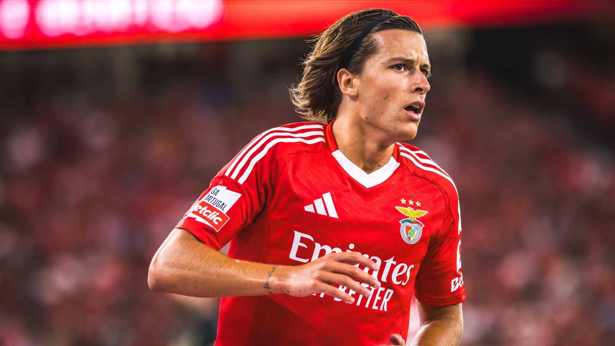 Cl&aacute;usula especial pode trazer estrela do Benfica de volta ao Manchester United