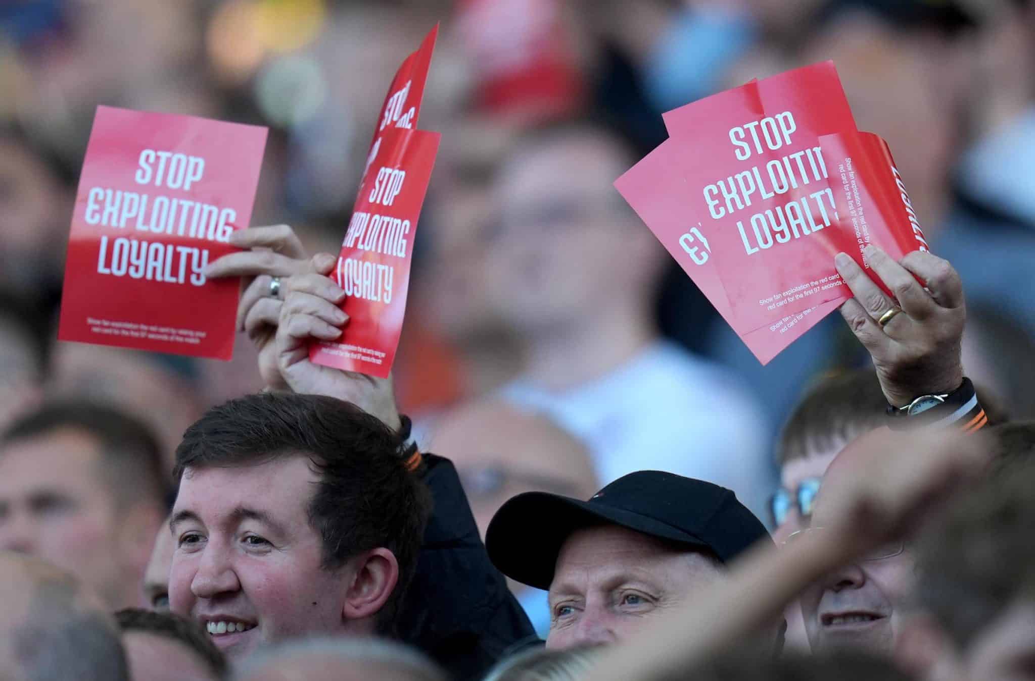 Torcedores de quase todos os clubes da Premier League aderem &agrave; campanha Stop Exploiting Loyalty