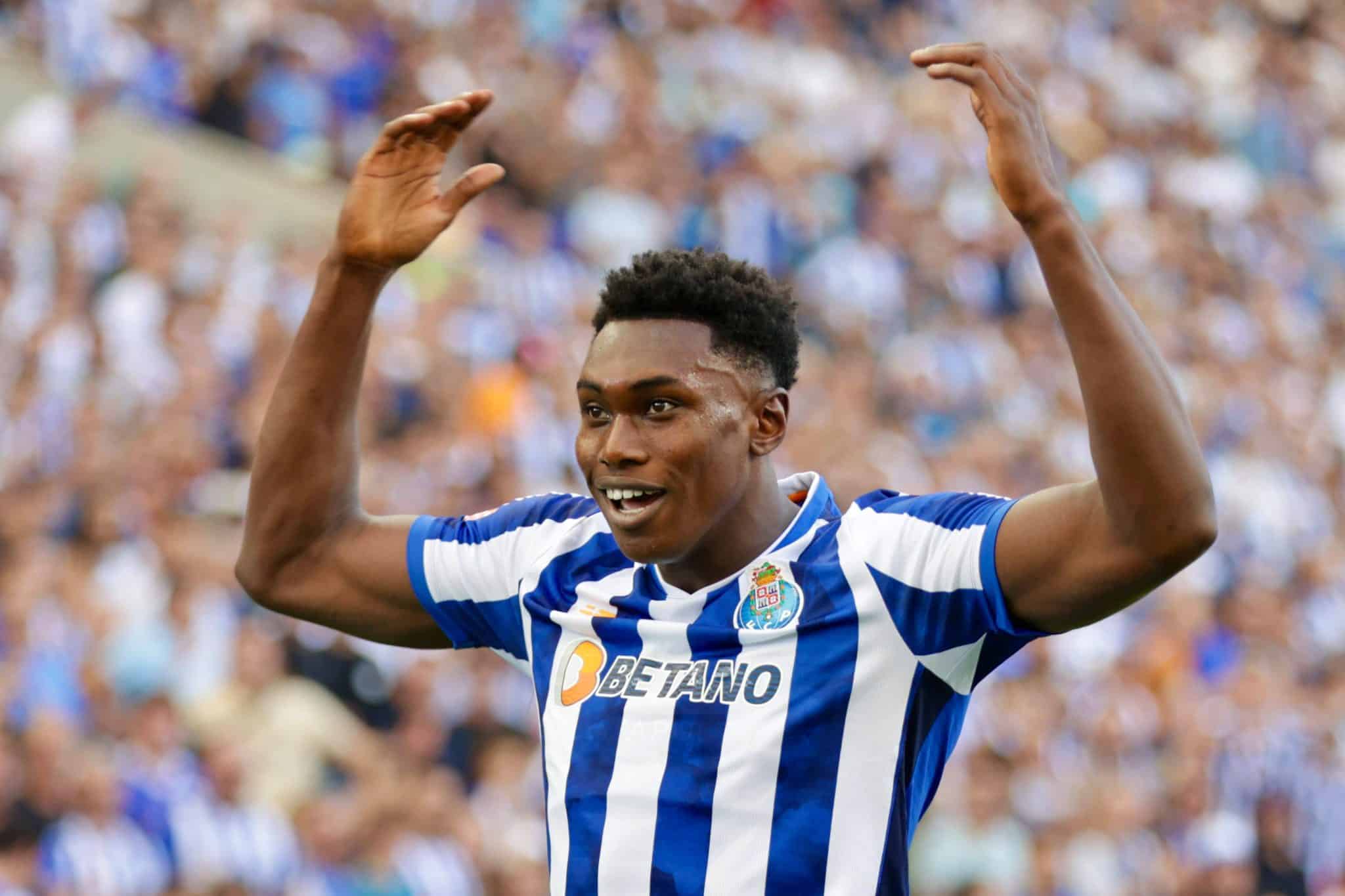 Conhe&ccedil;a Samu Omorodion, craque de &lsquo;s&oacute;&rsquo; R$ 90 milh&otilde;es que amassou o Manchester United