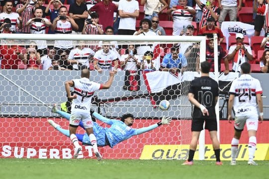Corinthians precisa superar desempenho vexat&oacute;rio como visitante para sair do Z4