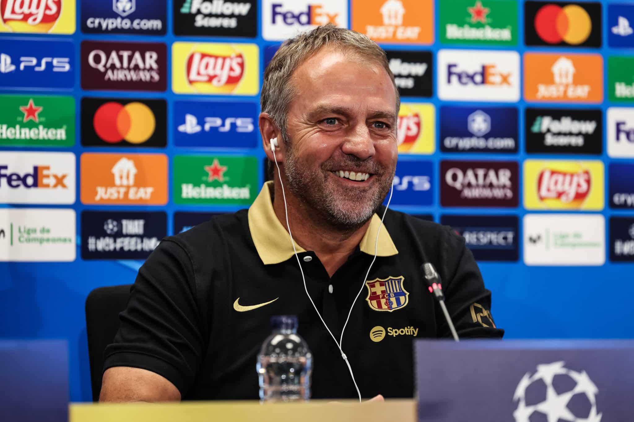 Hansi Flick em entrevista coletiva do Barcelona