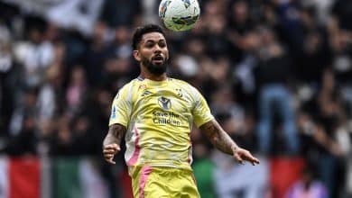 Douglas Luiz se torna vil&atilde;o improv&aacute;vel em empate pol&ecirc;mico da Juventus