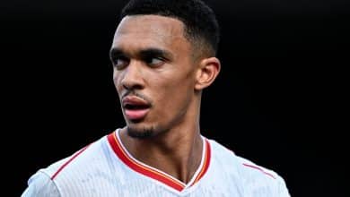 Na mira do Real Madrid, Alexander-Arnold j&aacute; se declarou f&atilde; do Barcelona