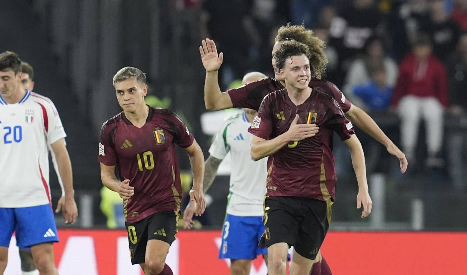 B&eacute;lgica supera crise entre craques e treinador para resgatar empate contra a It&aacute;lia