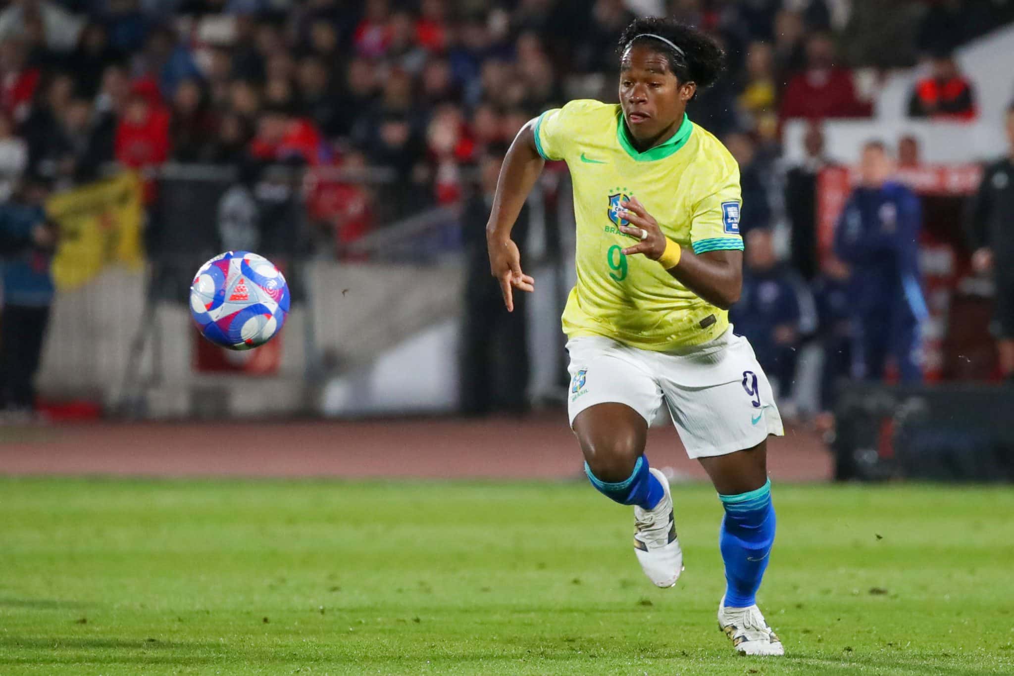 Endrick, em a&ccedil;&atilde;o pelo Brasil contra o Chile 