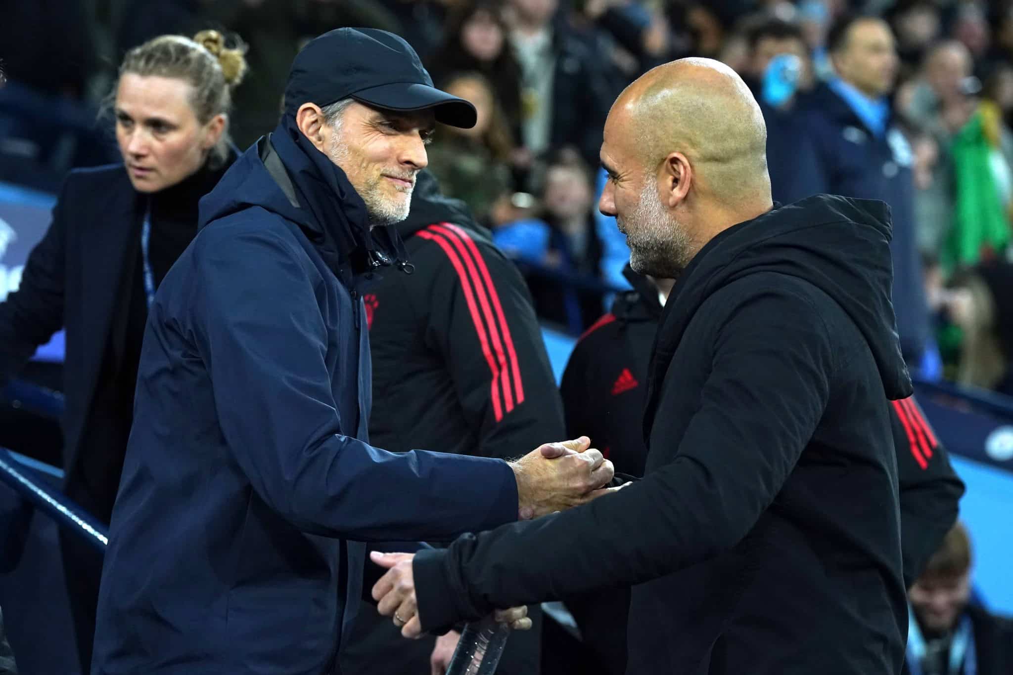 Guardiola e Tuchel se cumprimentam antes de Manchester City x Bayern de Munique, pela Champions League