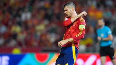 &Aacute;lvaro Morata vai de vil&atilde;o a her&oacute;i em passeio da Espanha sobre a S&eacute;rvia