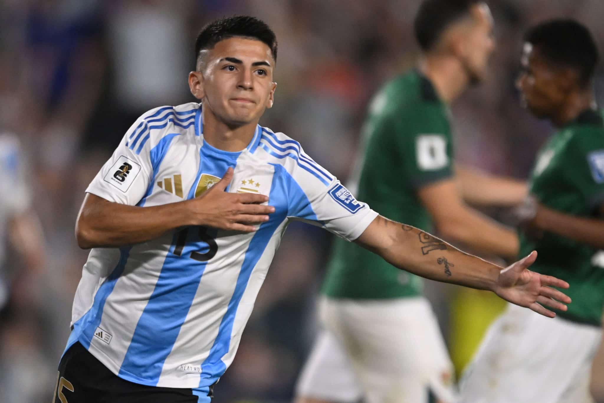 Thiago Almada, do Botafogo, marcou na vitória da Argentina sobre a Bolívia