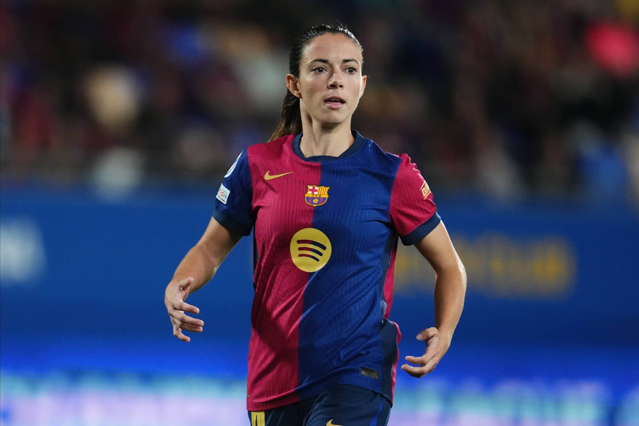 Aitana Bonmat&iacute;, do Barcelona, &eacute; a atual vencedora da Bola de Ouro feminina