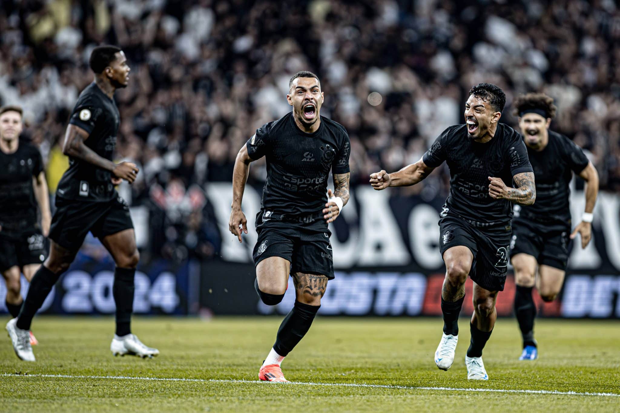 Matheuzinho Corinthias Memphis Depay Athletioc