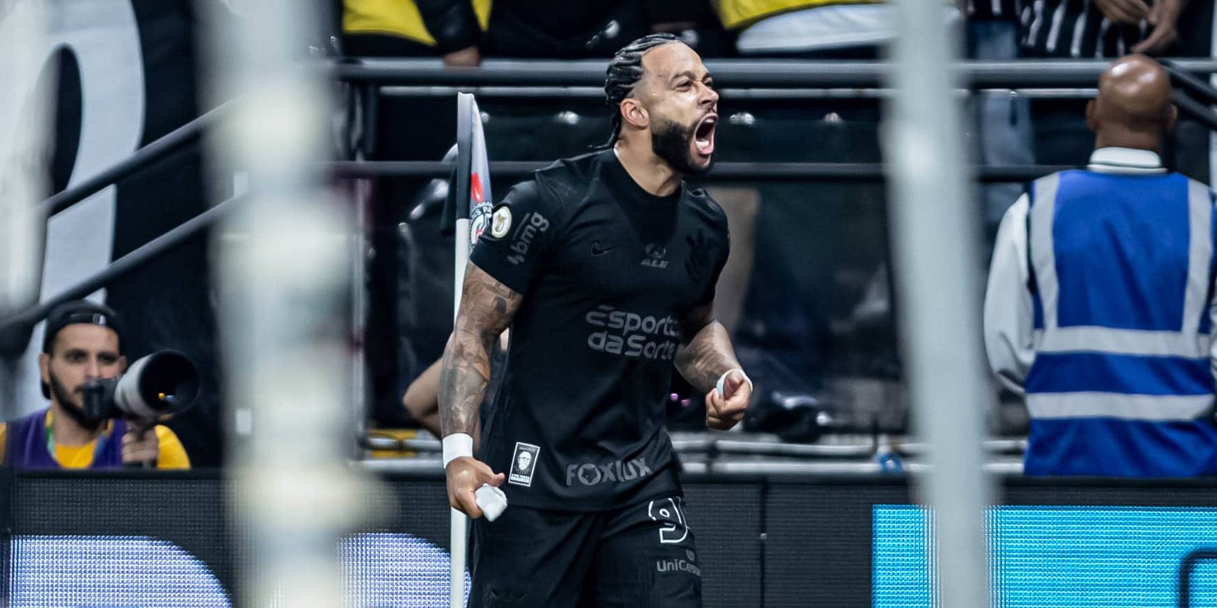 Mais que gol de falta, Memphis muda energia do Corinthians: &lsquo;torcedores merecem mais&rsquo;