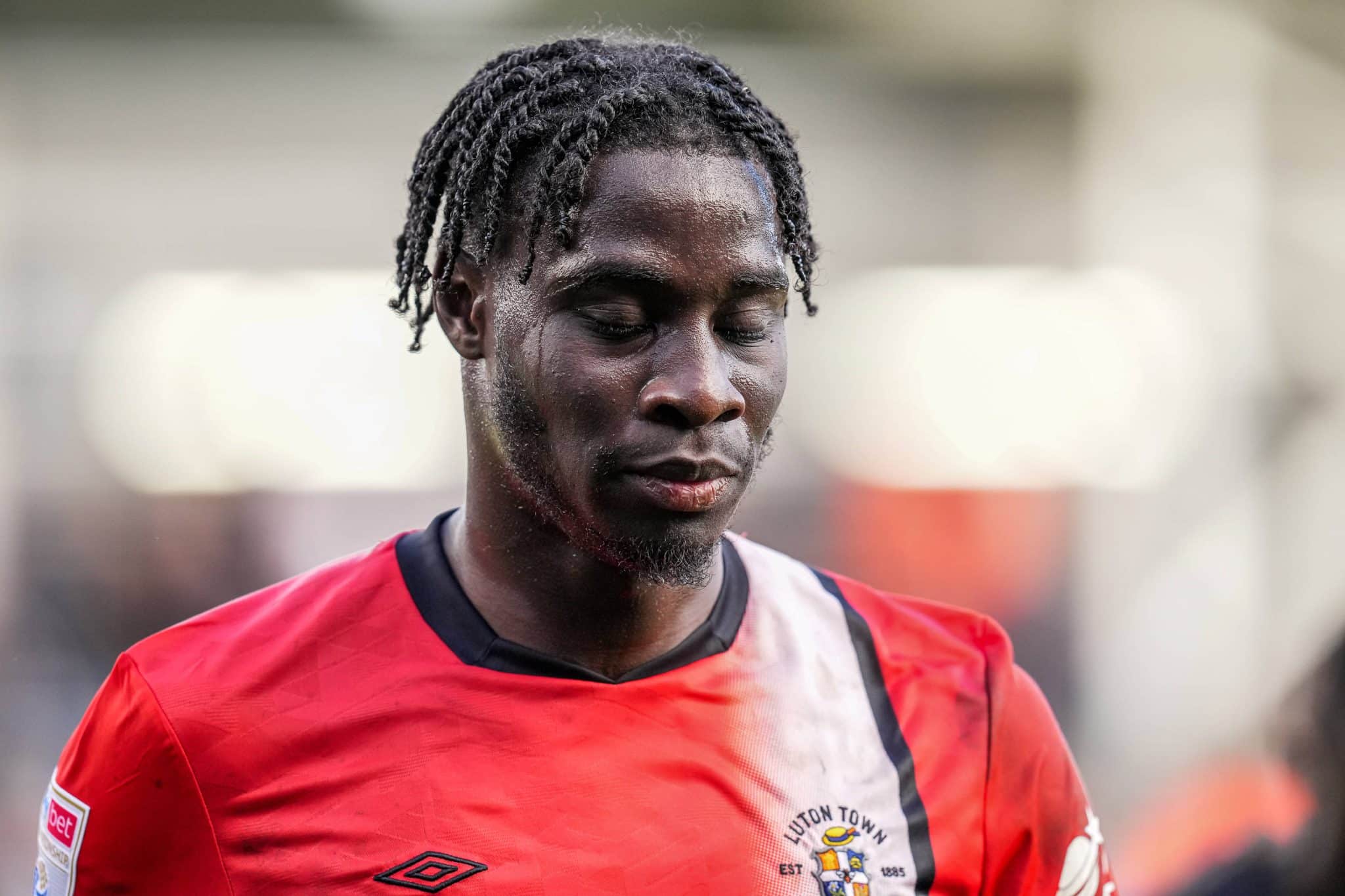 Clube ingl&ecirc;s &lsquo;peita&rsquo; torcedor ap&oacute;s caso de racismo contra atacante: &lsquo;Desafiamos voc&ecirc;&rsquo;