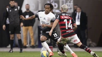 Como vexame do Flamengo ajudou Carrillo a encontrar posi&ccedil;&atilde;o no Corinthians