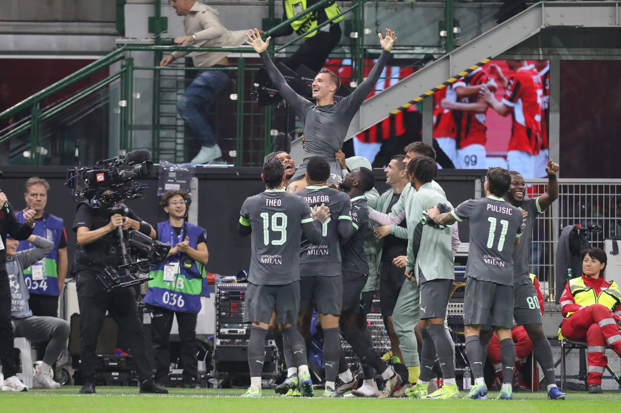 VAR &lsquo;impede&rsquo; recorde hist&oacute;rico da Champions em vit&oacute;ria do Milan