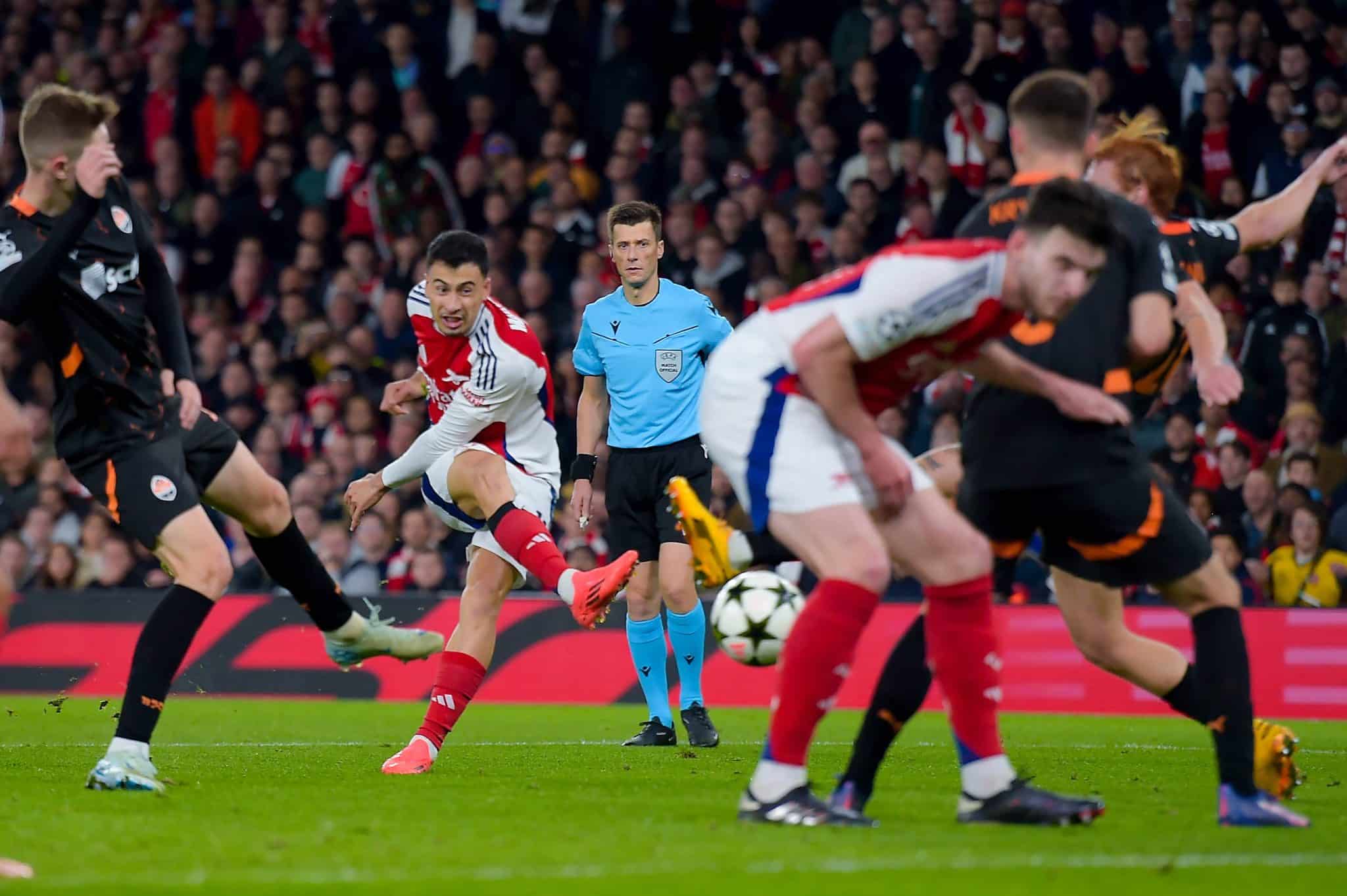 Martinelli em a&ccedil;&atilde;o contra o Shakhtar