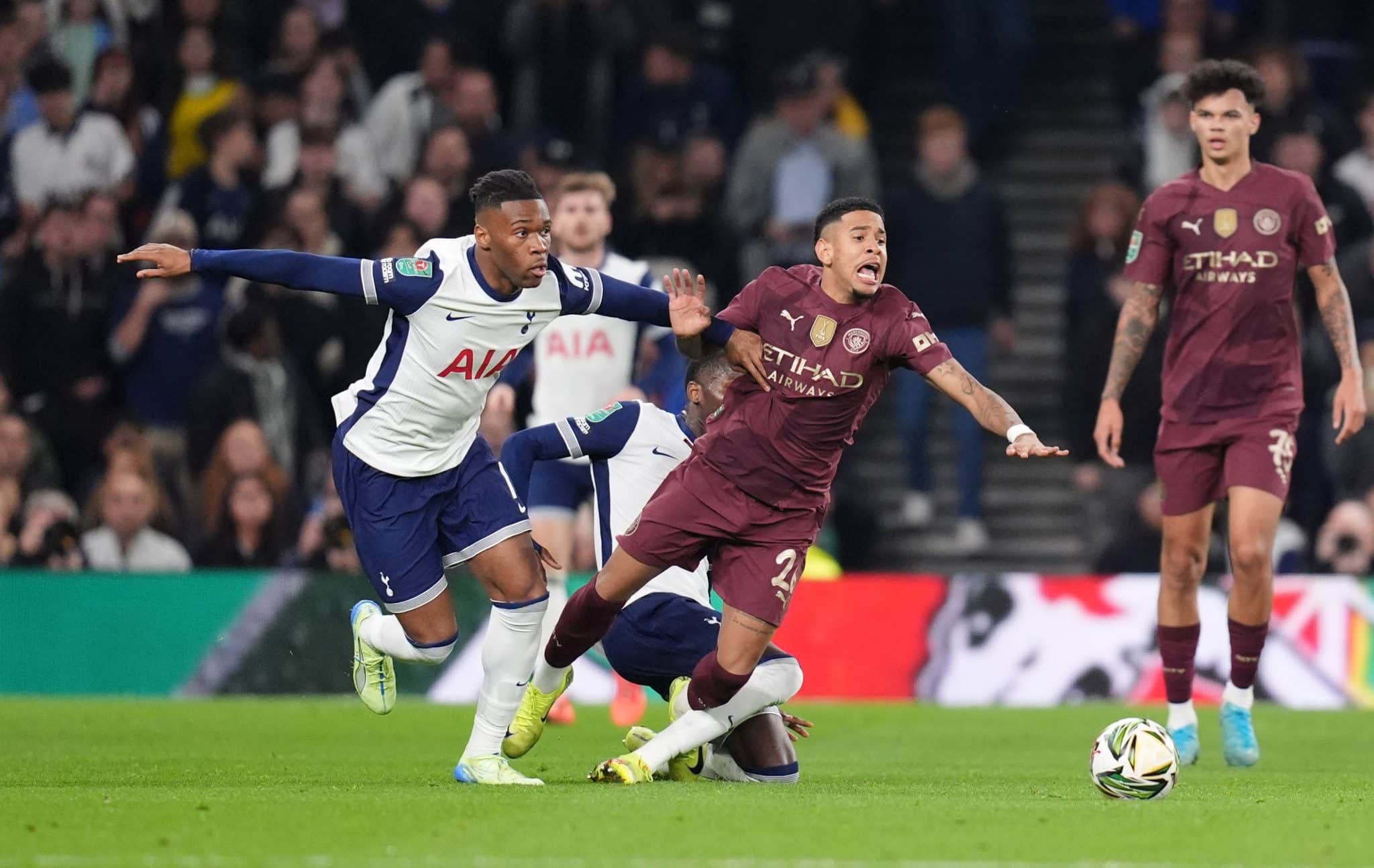 Savinho se lesionou em jogo do City. Foto: Imago